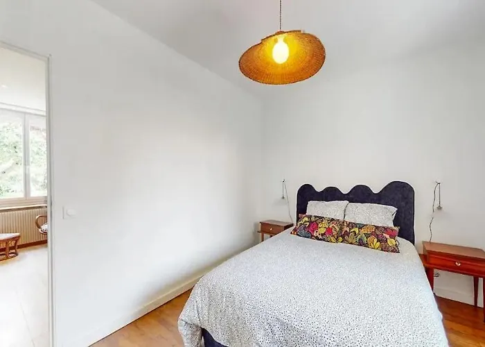 Maison Charentaise 12 A 14 Personnes * Sémussac