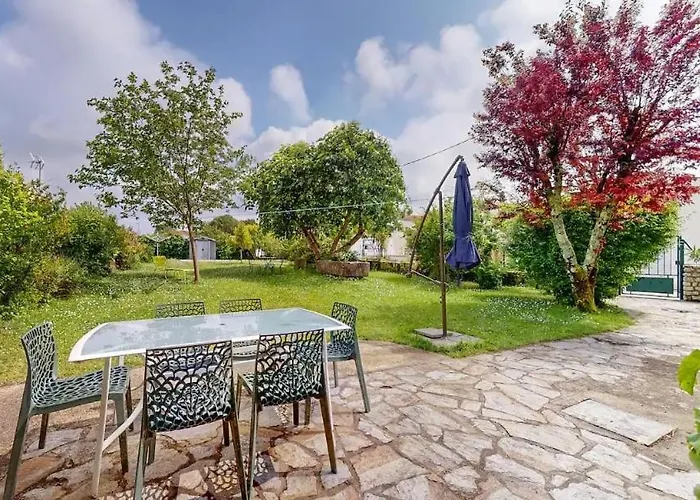 Maison Charentaise 12 A 14 Personnes * Sémussac