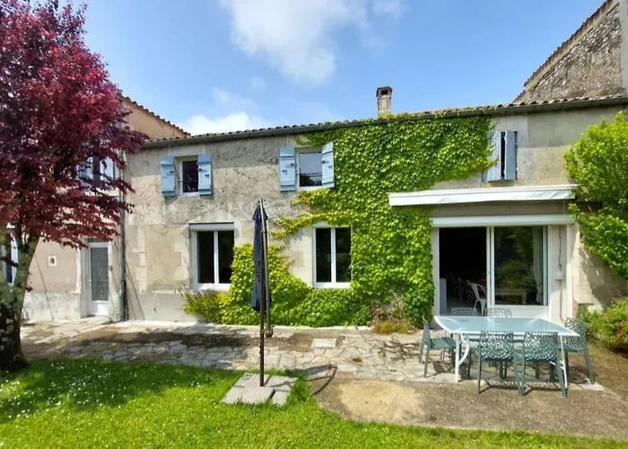 Maison Charentaise 12 A 14 Personnes Сasa de vacaciones *